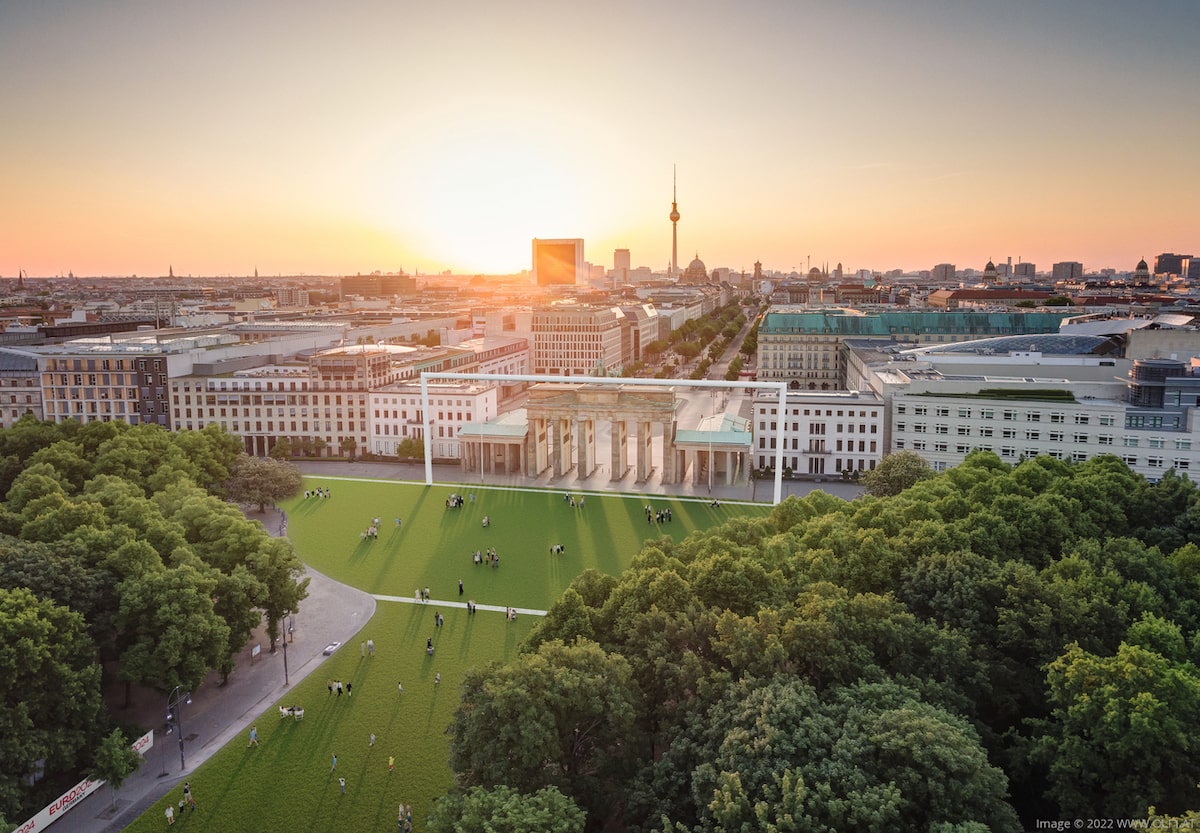 Fussballtor Brandenburger Tor - copyright Kulturprojekte Berlin GmbH